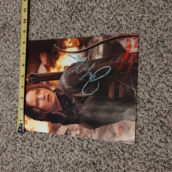 JENNIFER LAWRENCE Hand Signed Photo - Picture 3 of 5